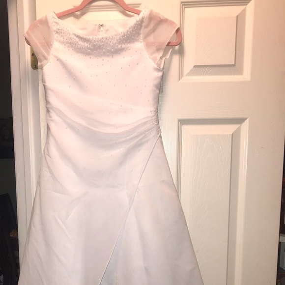 Beautiful Long White Dress. Lightly beaded bodice. - Picture 3 of 9